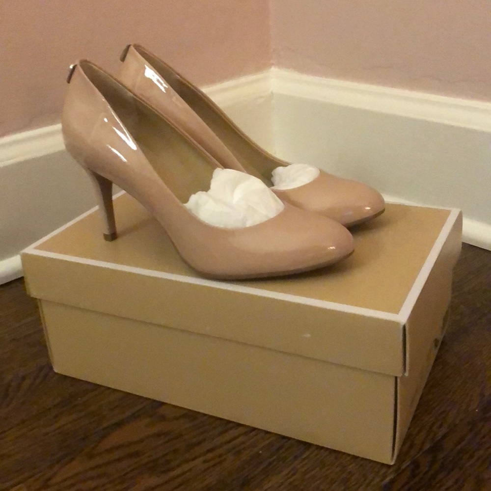 New Michael Kors Blush Patent Heels - Size 6